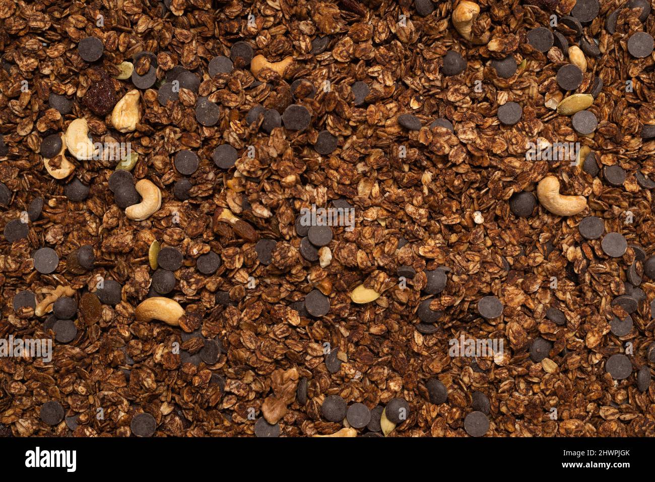 Cereali al cioccolato con fondo a nocciole. Vista dall'alto. Foto Stock