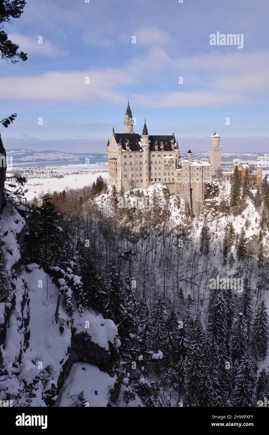 GERMANIA, Baviera, Schwangau, Hohenschwangau, Neuschwanstein e dintorni sotto la neve Foto Stock