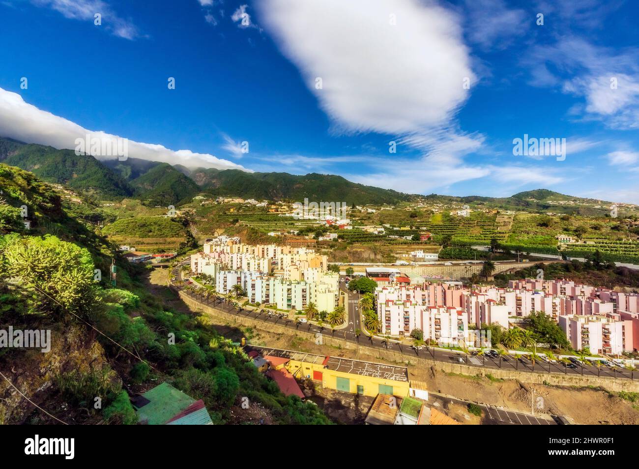Paesaggio di montagna in giornata di sole a la Palma, Santa Cruz, Isole Canarie, Spagna Foto Stock