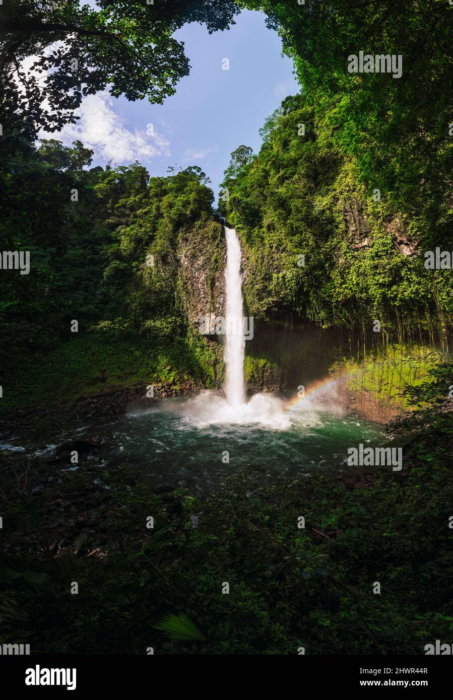 Idilliaca cascata la Fortuna in giornata di sole, Costa Rica Foto Stock