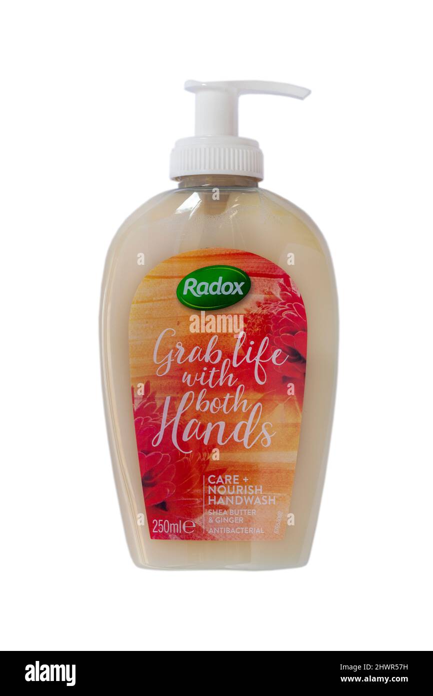 Radox Grab vita con entrambe le mani lavaggio a mano + nutrire lavarsi a mano burro di karité e zenzero antibatterico isolato su sfondo bianco - lavaggio a mano Foto Stock