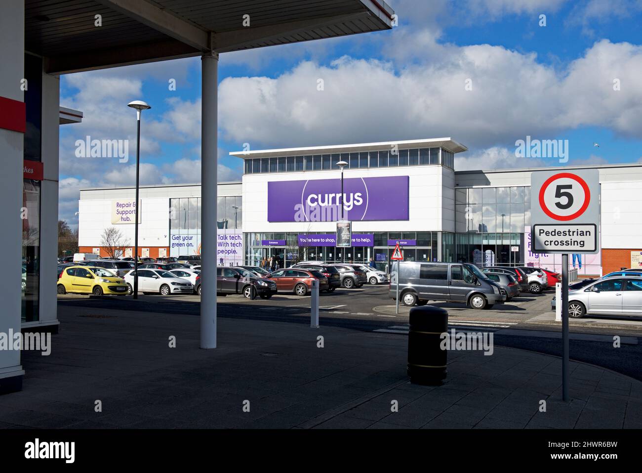 Grande negozio Currys presso il St Andrew's Quay, Hull, Humberside, East Yorkshire, Inghilterra Regno Unito Foto Stock