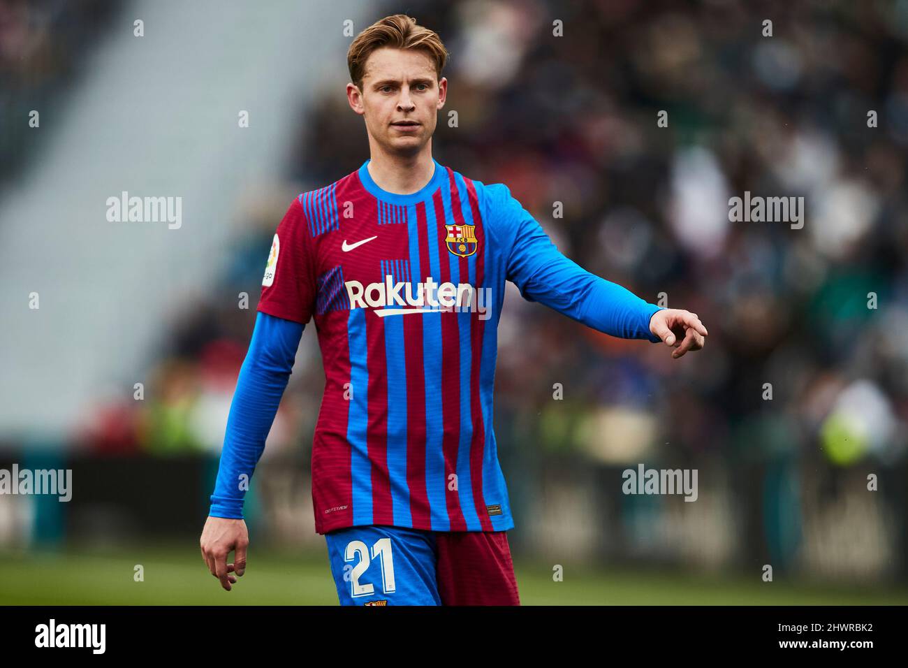 06th marzo 2022; Estadio Martinez Valero, Elche, Spagna; la Liga Football, Elche CF contro FC Barcelona; Frenkie de Jong del FC Barcelona Foto Stock