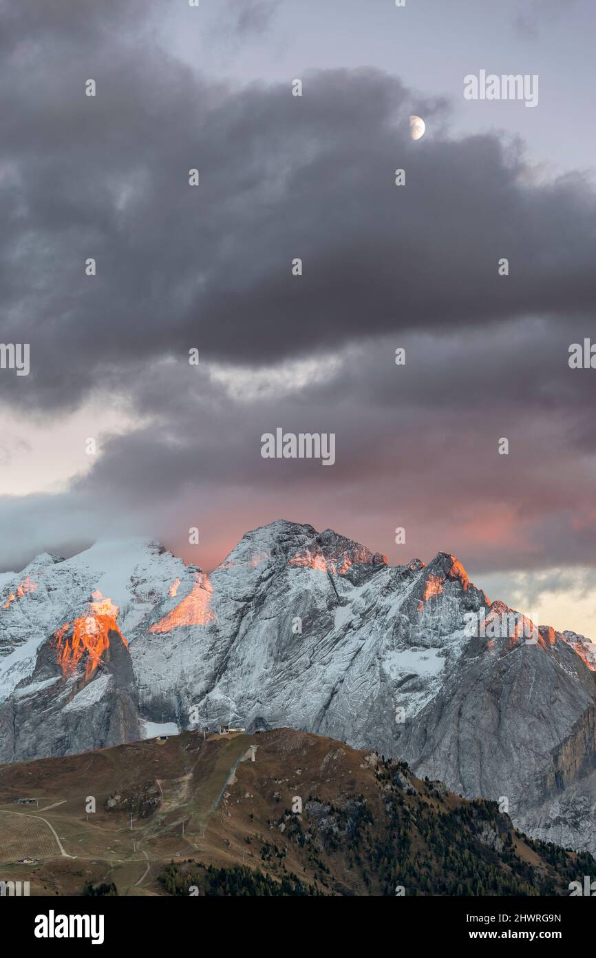 Tramonto su Marmolada, Alto Adige, Dolomiti, Alpi italiane Foto Stock