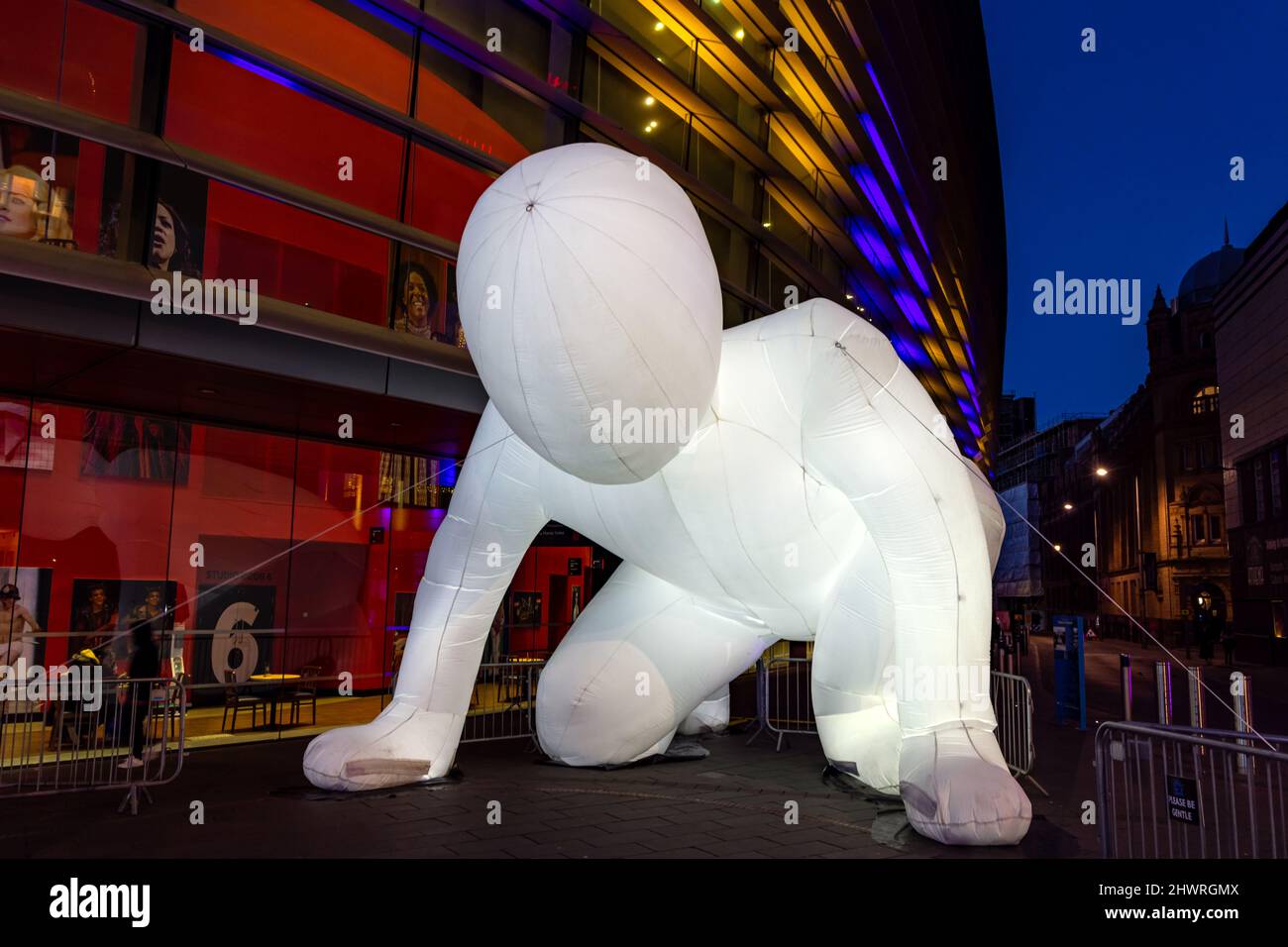 Il Light Up Leicester Festival 2022, che illumina le strade di Leicester con un percorso di opere d'arte e di intrattenimento interattivo gratuito. Foto Stock