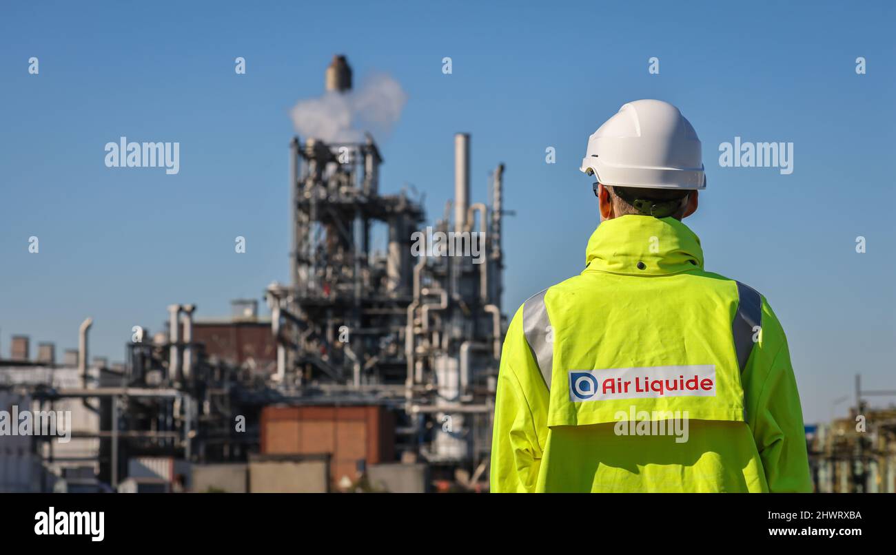 Oberhausen, Renania settentrionale-Vestfalia, Germania - Air liquide, produzione di idrogeno nel parco chimico OQ Chemicals. Dipendente liquido aria con registro aziendale Foto Stock