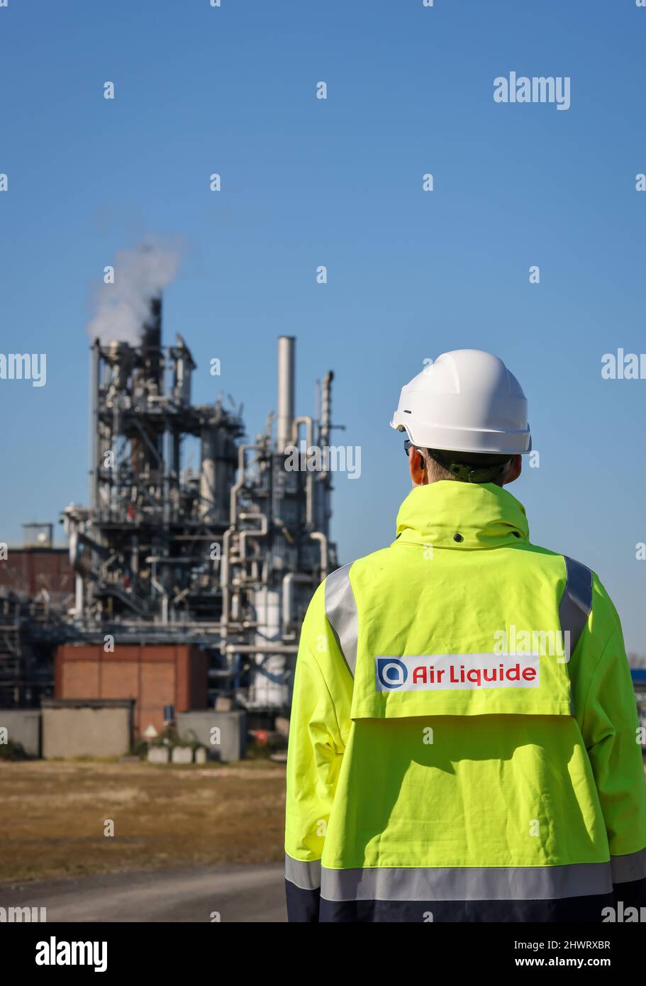 Oberhausen, Renania settentrionale-Vestfalia, Germania - Air liquide, produzione di idrogeno nel parco chimico OQ Chemicals. Dipendente liquido aria con registro aziendale Foto Stock