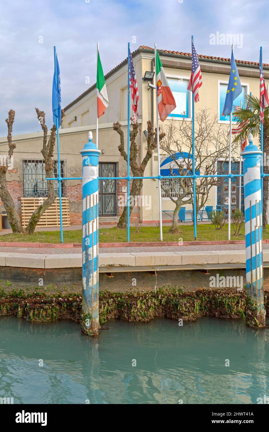 USA Italia Polacchi Bandiera UE all'isola di Murano Foto Stock