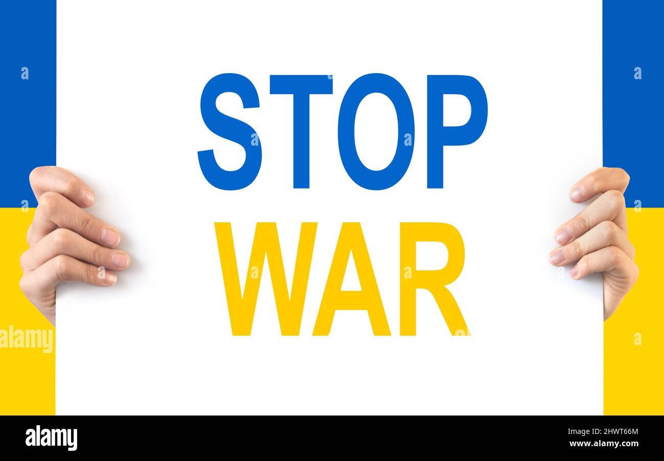 Stop war messaggio scritto su un bordo con colore bandiera Ucraina, pace protesta illustrazione Foto Stock