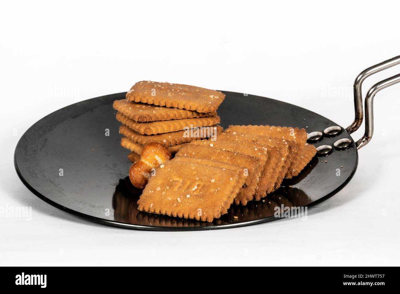 Biscotti in tan non Stick, su sfondo bianco Foto Stock