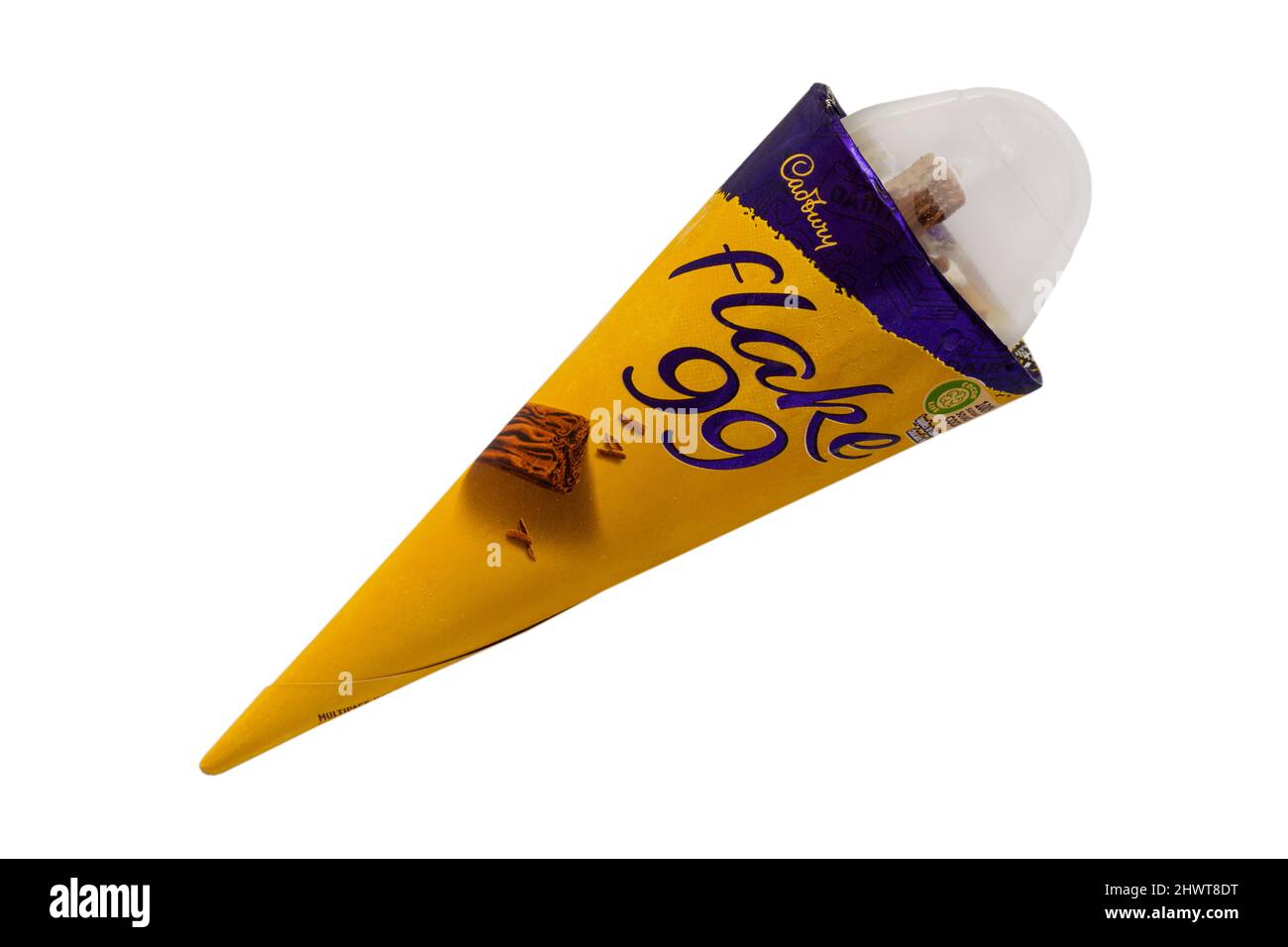 Gelato alla vaniglia Cadbury Flake 99 con gelato al Cadbury Flake isolato su sfondo bianco Foto Stock