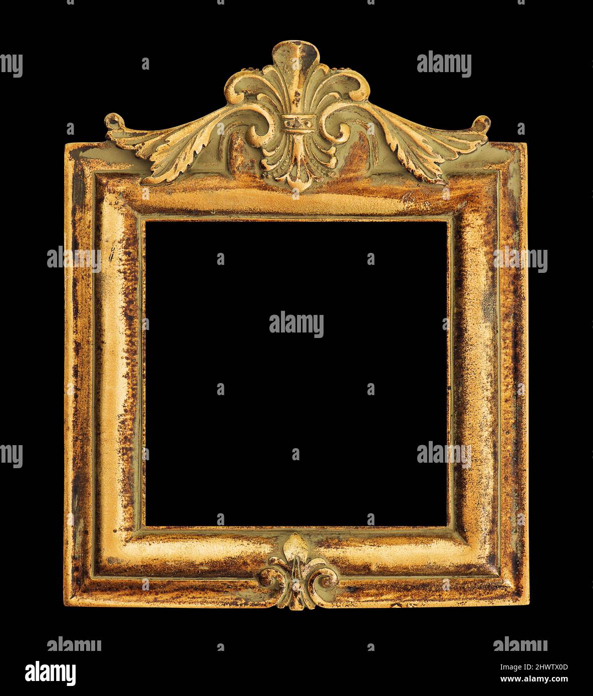 Cornice quadrata dorata isolata su sfondo nero. Telaio antico in stile vintage Foto Stock