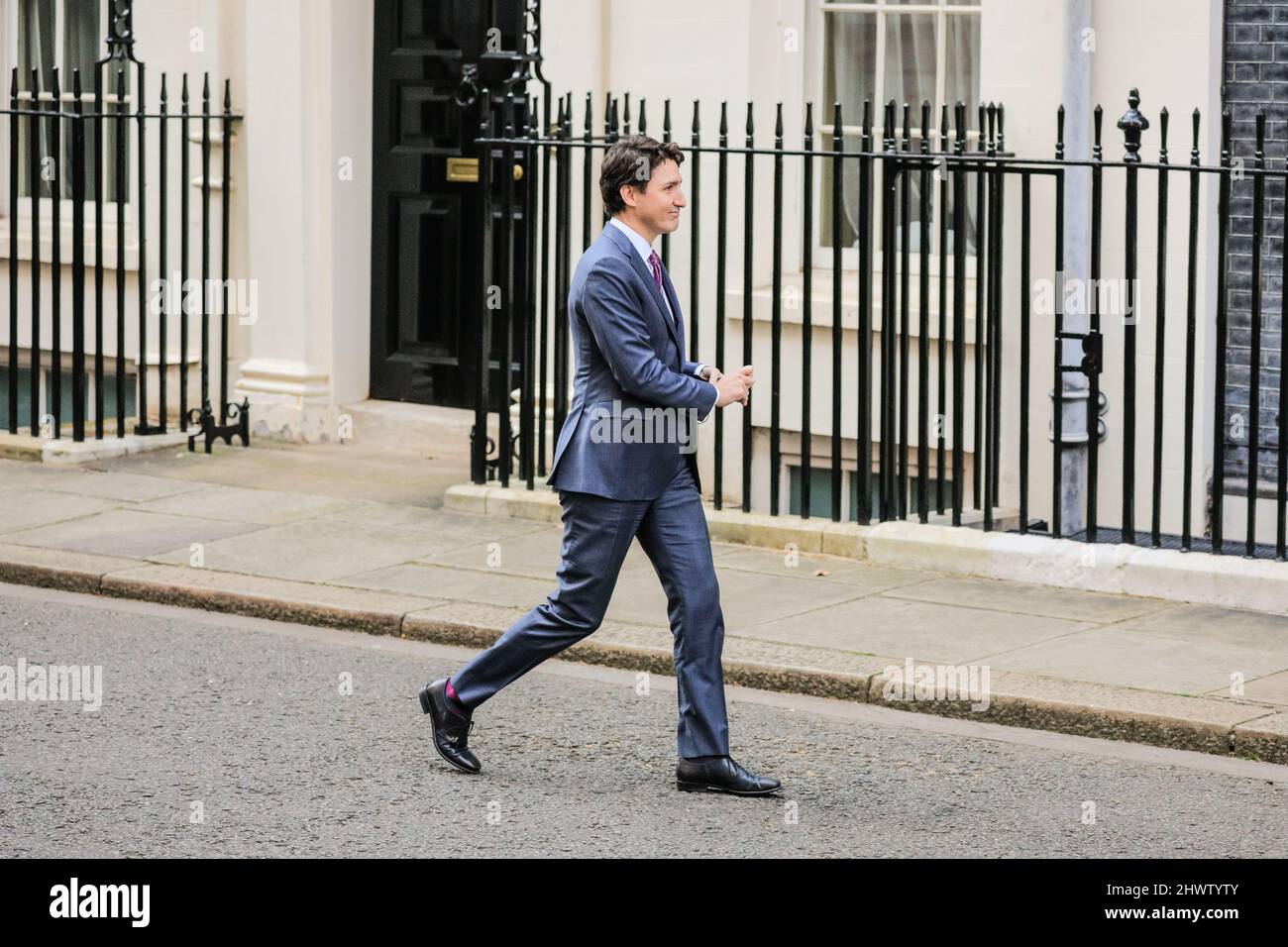 Londra, Regno Unito. 07th Mar 2022. Arriva Justin Trudeau . Il primo ministro britannico Boris Johnson saluta prima il PM olandese Mark Rutte, poi il Premier canadese Justin Trudeau, e incontra entrambi a 10 Downing Street prima che tutti e tre posino per una foto e partano per una conferenza stampa. Credit: Imagplotter/Alamy Live News Foto Stock