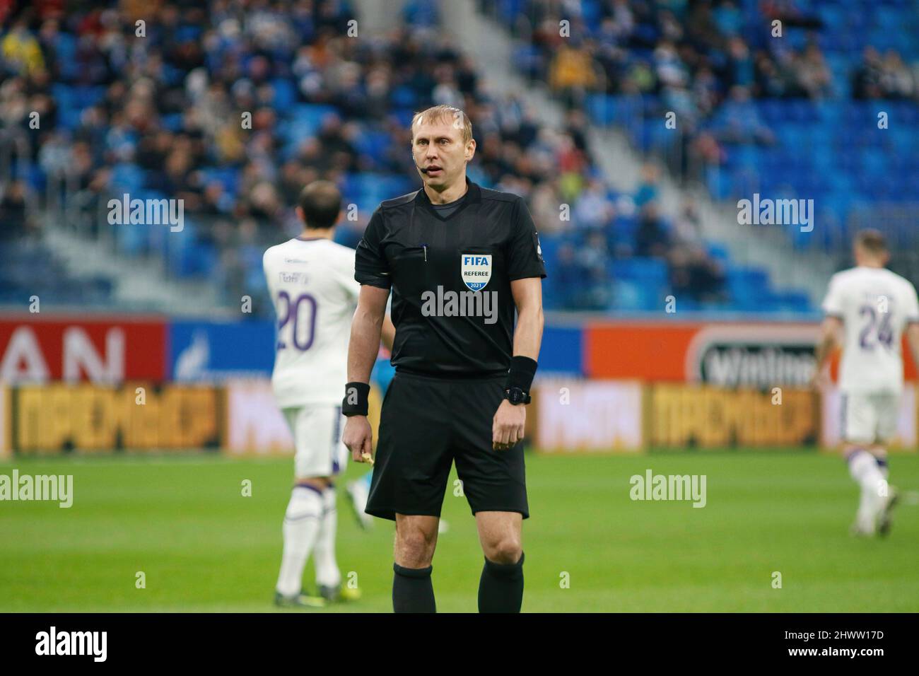 San Pietroburgo, Russia. 07th Mar 2022. L'arbitro Sergey Ivanov gareggia durante la partita di calcio della Russian Premier League tra Zenit Saint Petersburg e Ufa alla Gazprom Arena. Punteggio finale; Zenit 2:0 Ufa. (Foto di Kashkkkovskij/Sipa Image/Sipa USA) Credit: Sipa USA/Alamy Live News Foto Stock