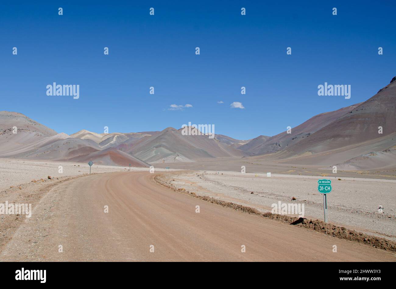 Strada dalle Ande Cordillera a Copiapó, deserto di Atacama Foto Stock