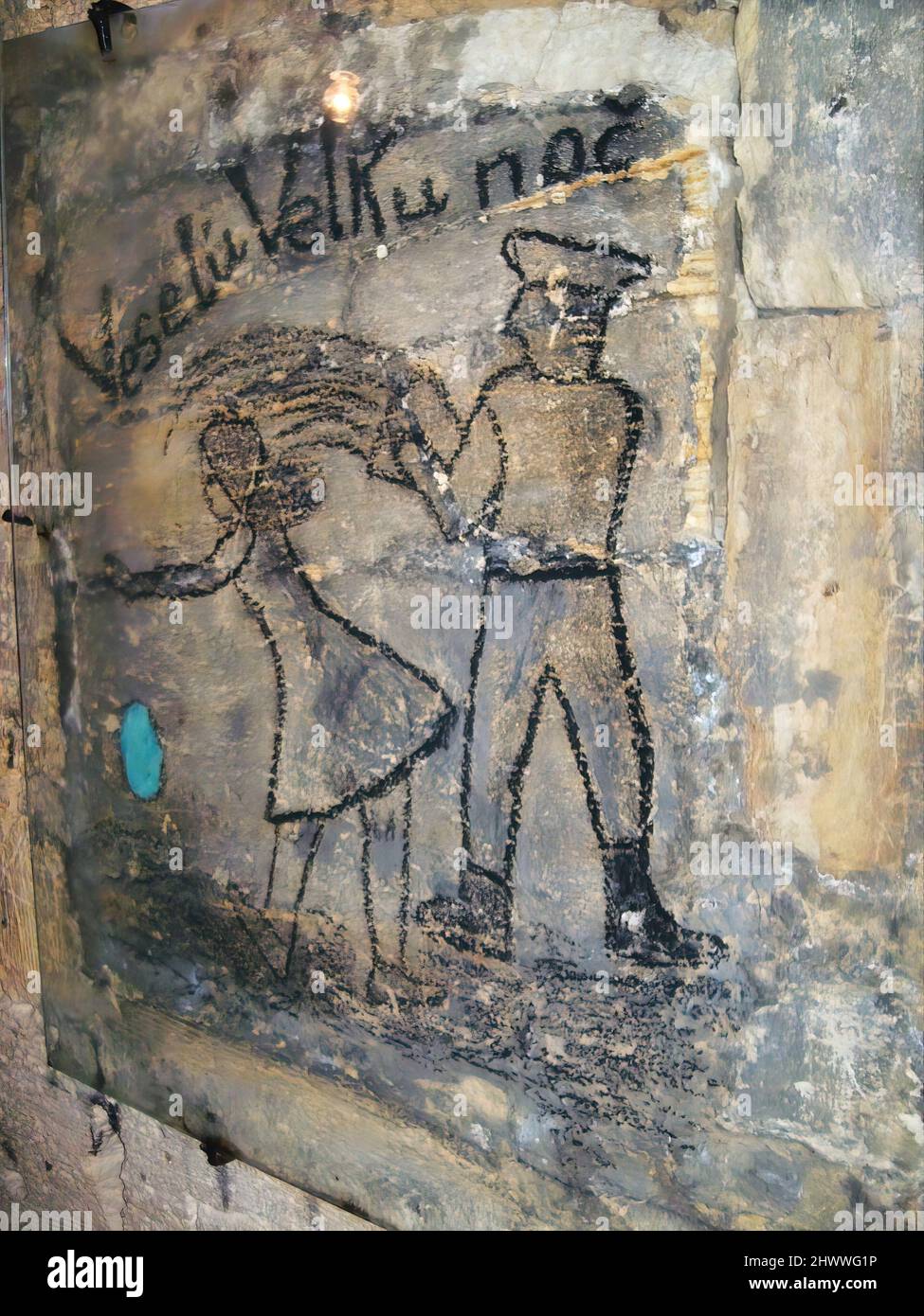 Disegni sulle mura nelle catacombe di Odessa all'interno del 'Museo della Gloria Partigiana' nascondiglio della seconda Guerra Mondiale per i partigiani sovietici, nel villaggio di Nerubayske Foto Stock