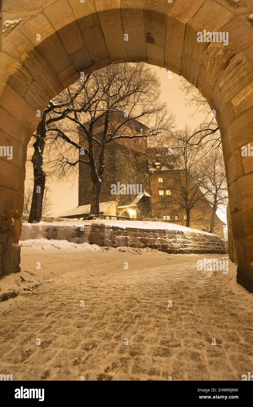 Arco in pietra, castello di Norimberga, Baviera, Germania Foto Stock