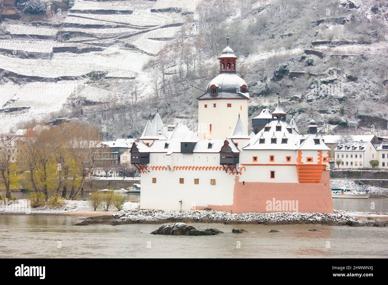 Castello di Pfalzgrafenstein e il fiume Reno in inverno, Kaub, Renania-Palatinato. Germania Foto Stock