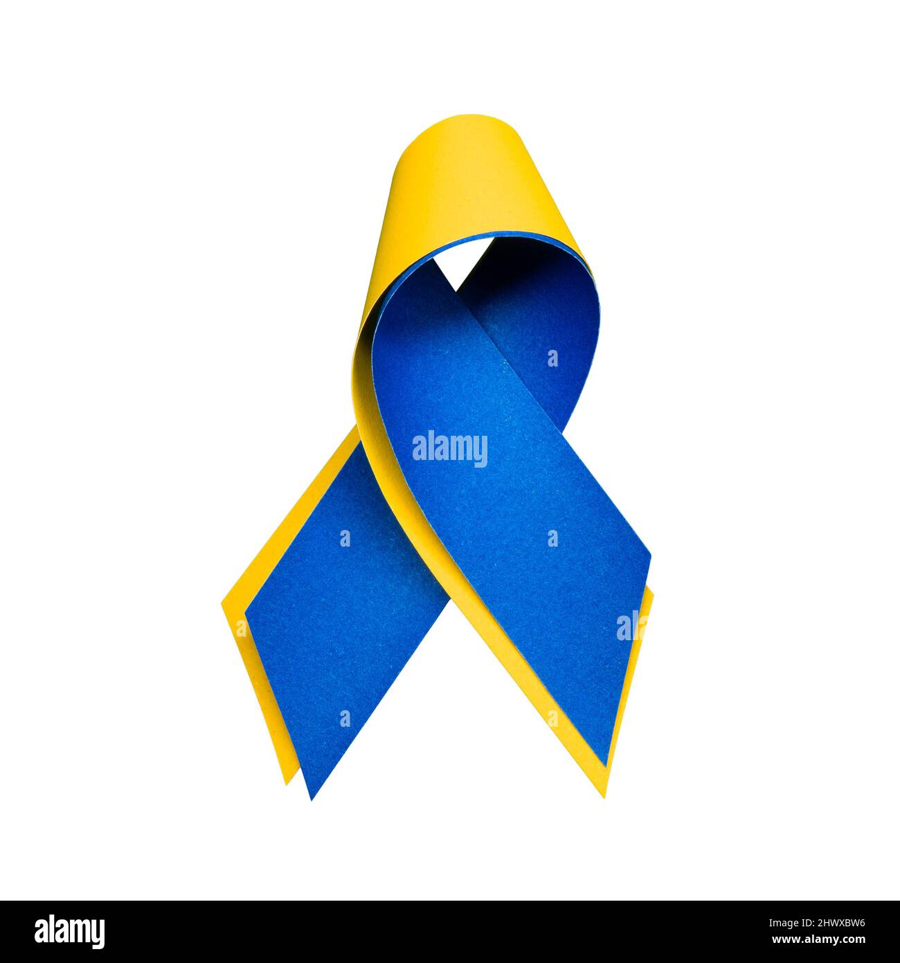 Nastro blu e giallo per l'Ucraina su sfondo bianco Foto Stock