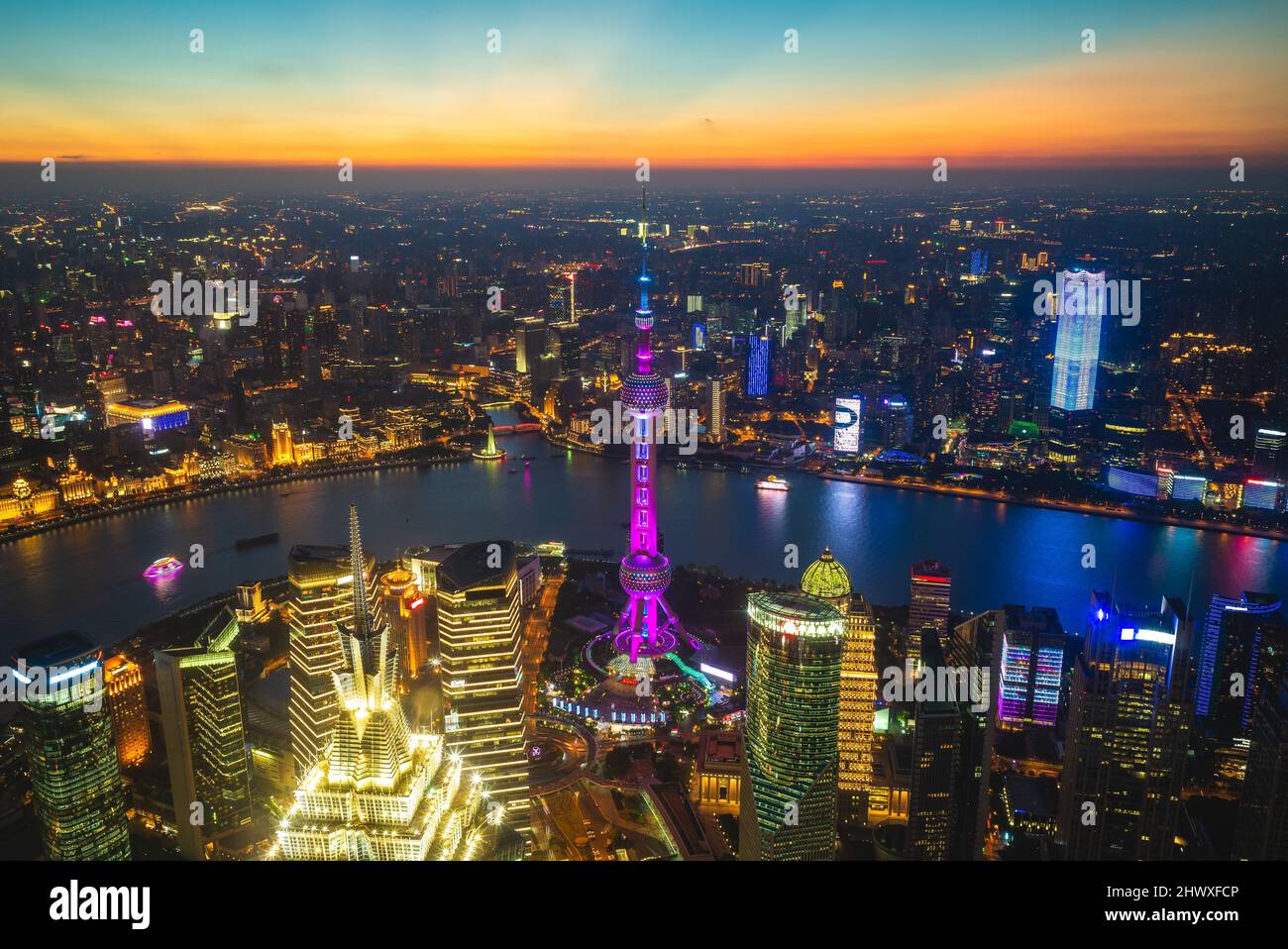 Vista notturna del quartiere Lujiazui della città di Shanghai in cina Foto Stock