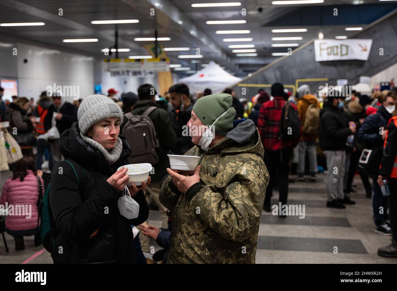 07.03.2022, Berlino, Germania, Europa - luogo di rifugio per i rifugiati di guerra dall'Ucraina dopo il loro arrivo alla stazione centrale di Berlino. Foto Stock