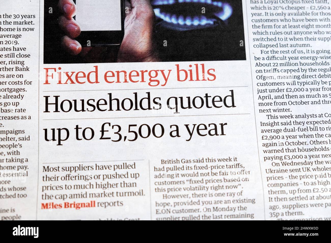 'Fixed Energy Bills Household ha quotato fino a £3.500 all'anno' Guardian giornale headline clipping 5 marzo 2022 Londra Regno Unito Gran Bretagna Foto Stock