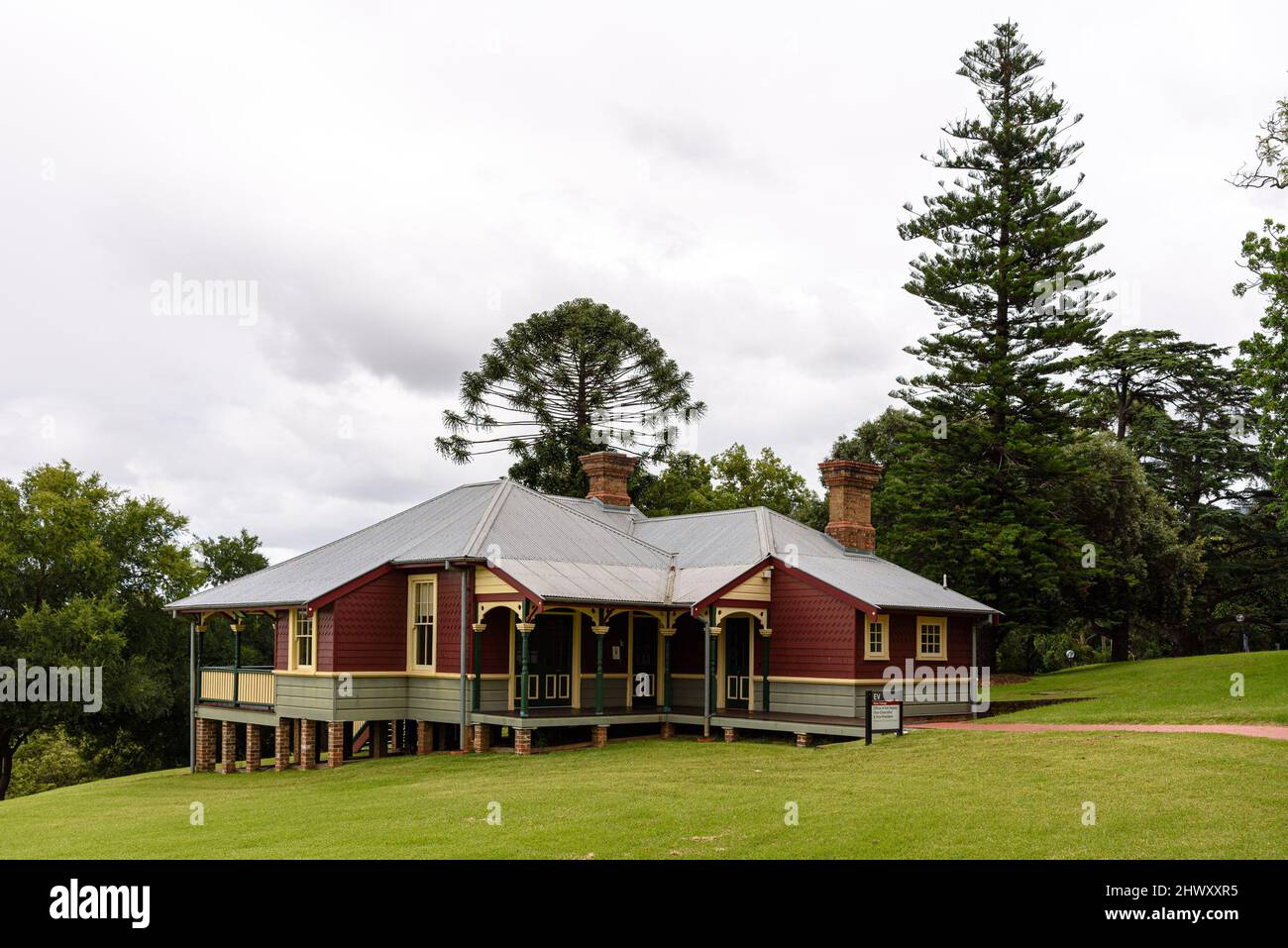 Il River Cottage (ufficio del vice-cancelliere) nel campus di Parramatta della Western Sydney University Foto Stock