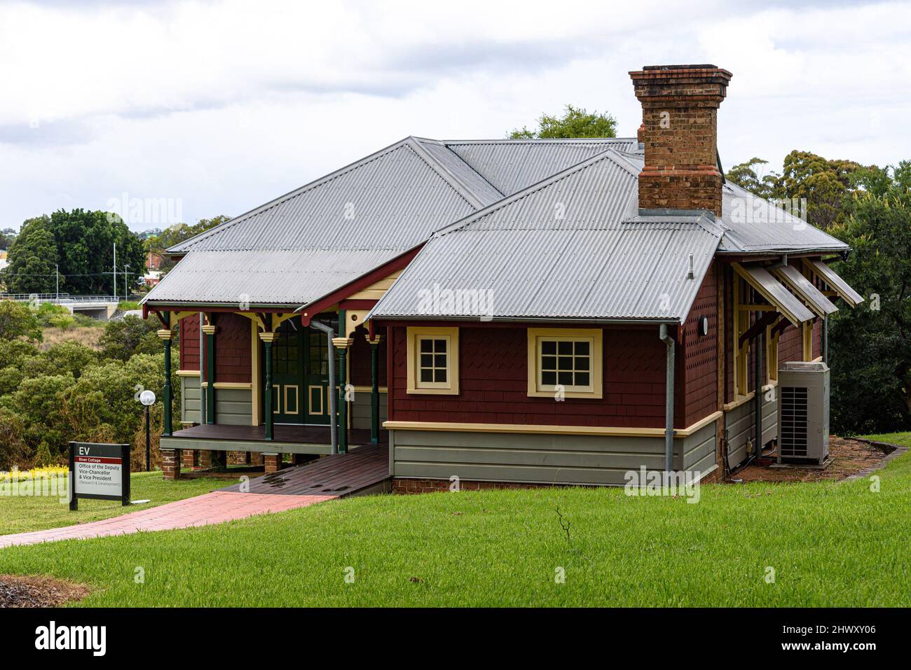 Il River Cottage (ufficio del vice-cancelliere) nel campus di Parramatta della Western Sydney University Foto Stock