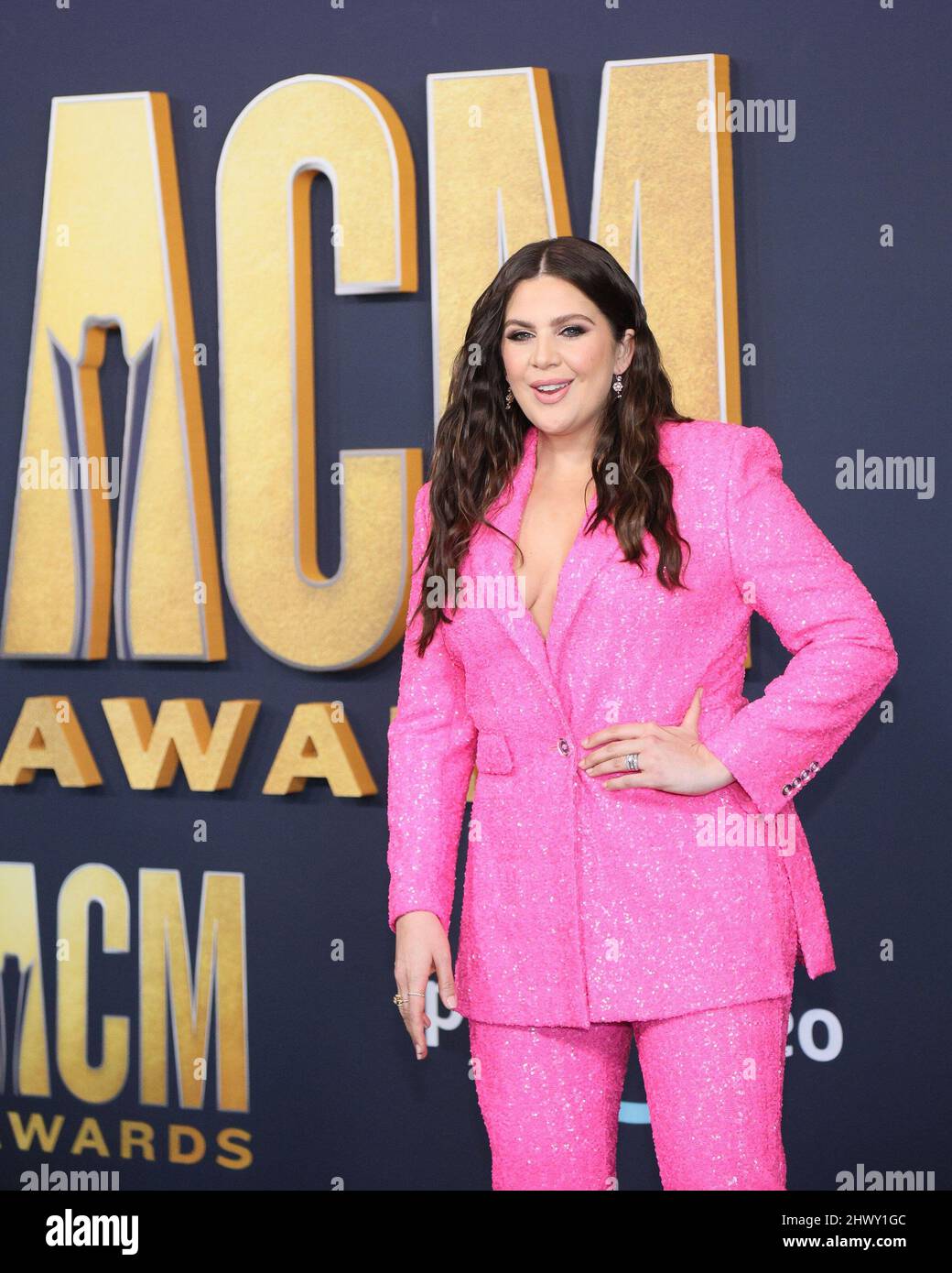 Las Vegas, Nevada, USA. 7th Mar 2022. Hillary Scott agli arrivi per i premi ACM (Academy of Country Music) 57th - Arrivi 2, Allegiant Stadium, Las Vegas, NV 7 marzo 2022. Credit: JA/Everett Collection/Alamy Live News Foto Stock