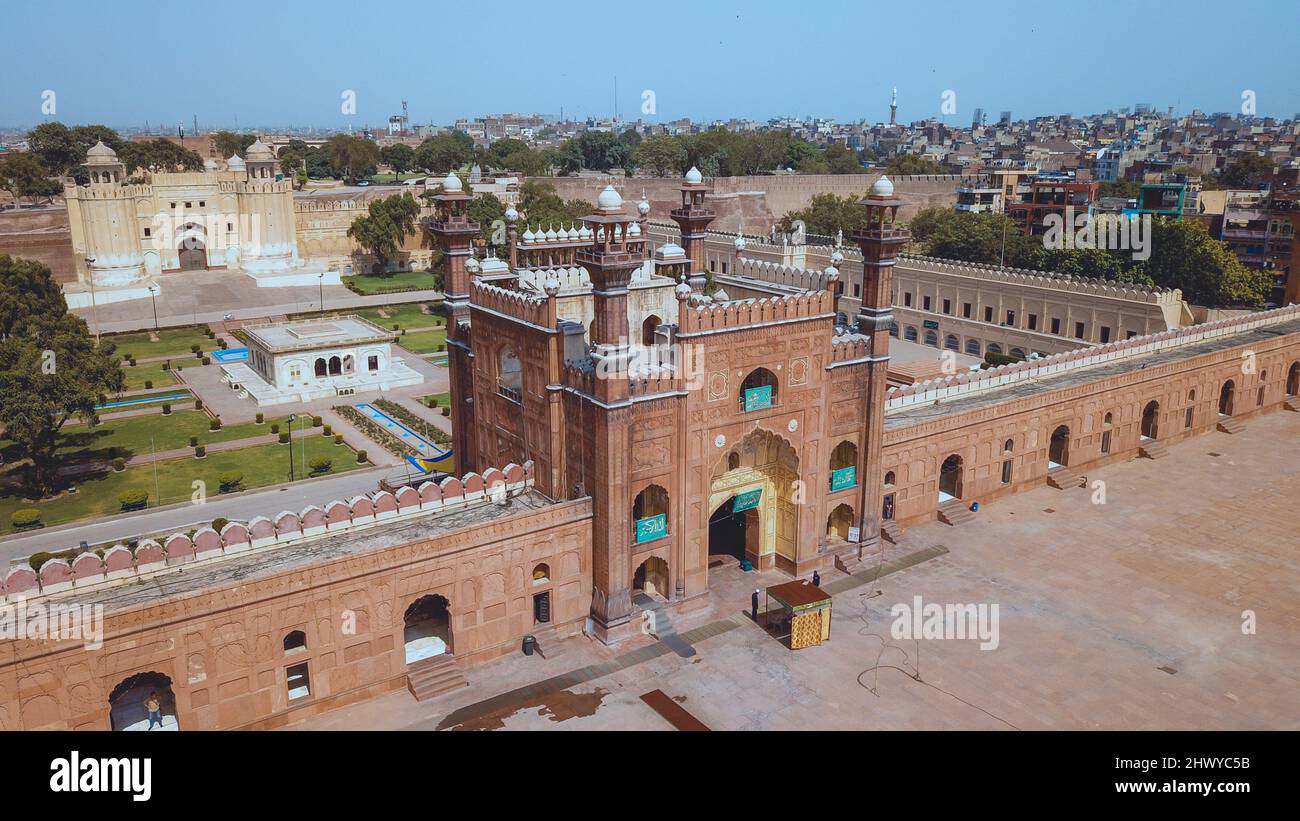 Vista aerea della Moschea congregazionale Badshahi Mughal-era a Lahore, provincia di Punjab, Pakistan Foto Stock