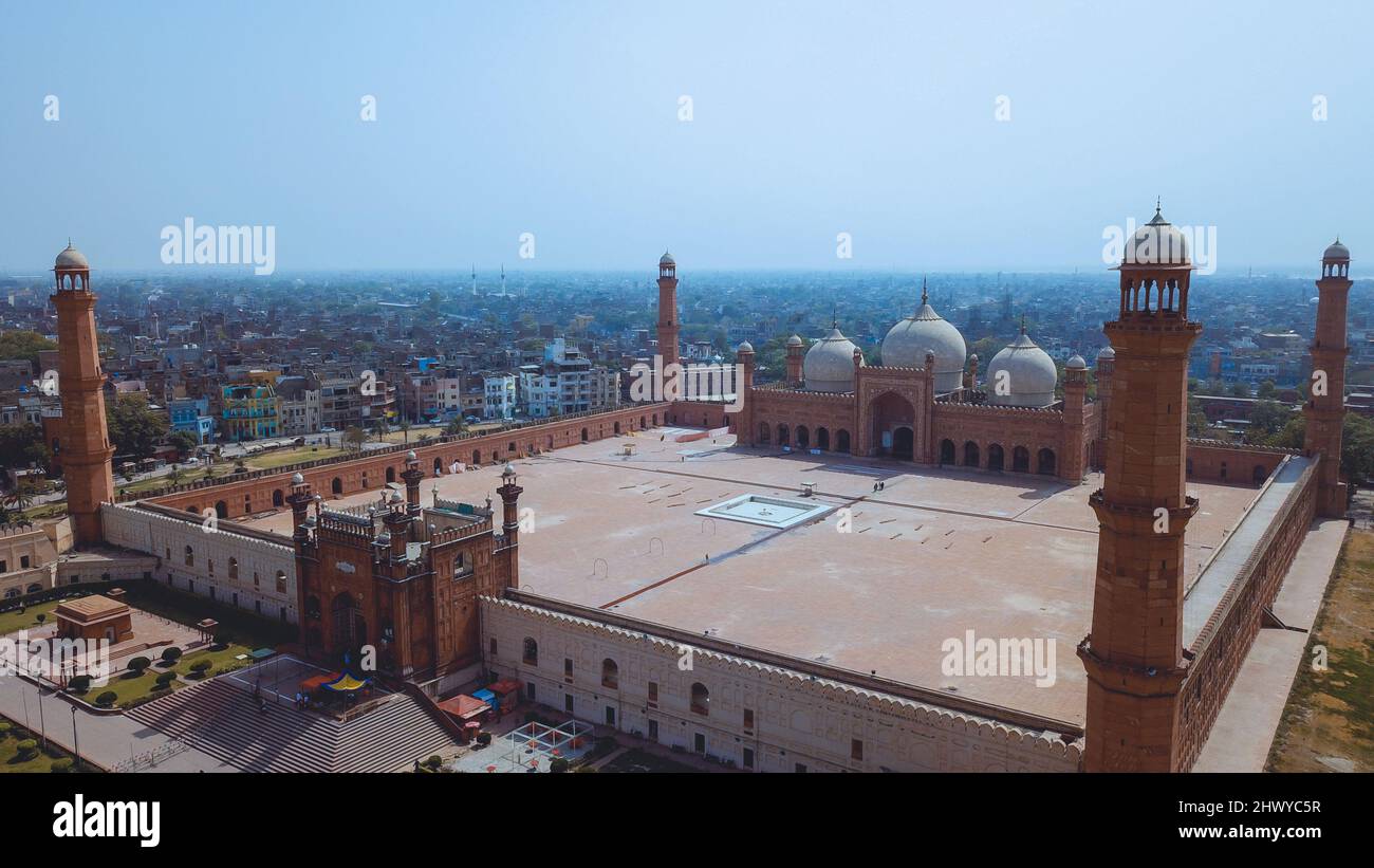 Vista aerea della Moschea congregazionale Badshahi Mughal-era a Lahore, provincia di Punjab, Pakistan Foto Stock