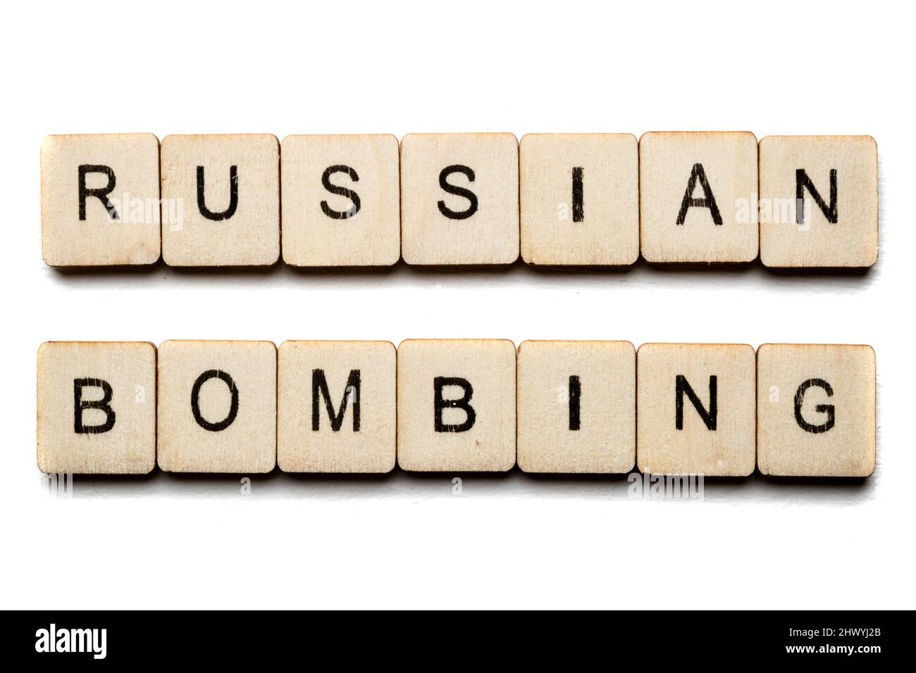 Concetto sulla guerra in Ucraina che mostra un segno di lettura bombardamento russo Foto Stock