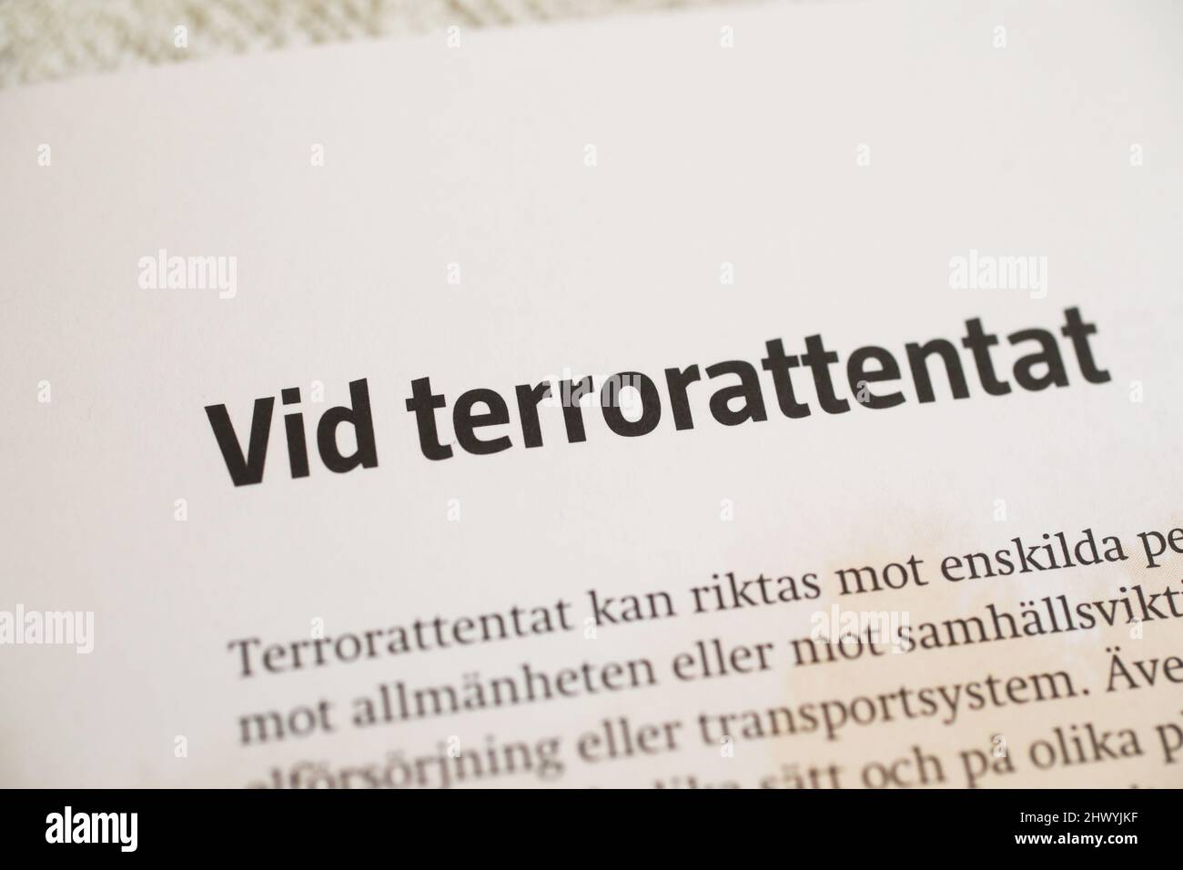 "If the war comes" (svedese: OM kriget kommer) è un opuscolo originariamente preparato dal comandante supremo dell'ufficio delle forze armate svedesi. Nella foto: Informazioni sugli attacchi terroristici (in svedese: Vid terrorattentat). Foto Stock
