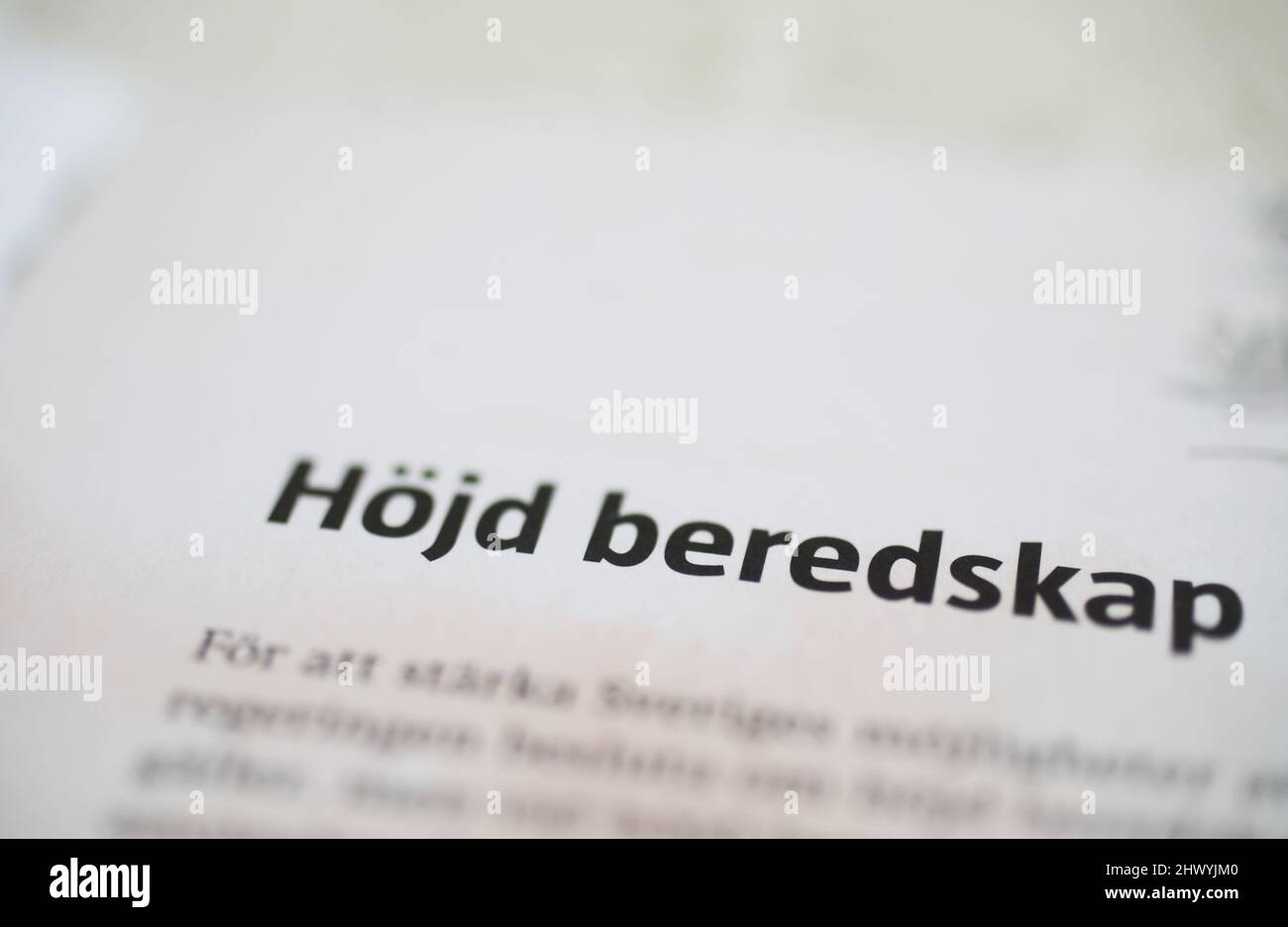 "If the war comes" (svedese: OM kriget kommer) è un opuscolo originariamente preparato dal comandante supremo dell'ufficio delle forze armate svedesi. Nella foto: Testo sulla preparazione rafforzata. Foto Stock
