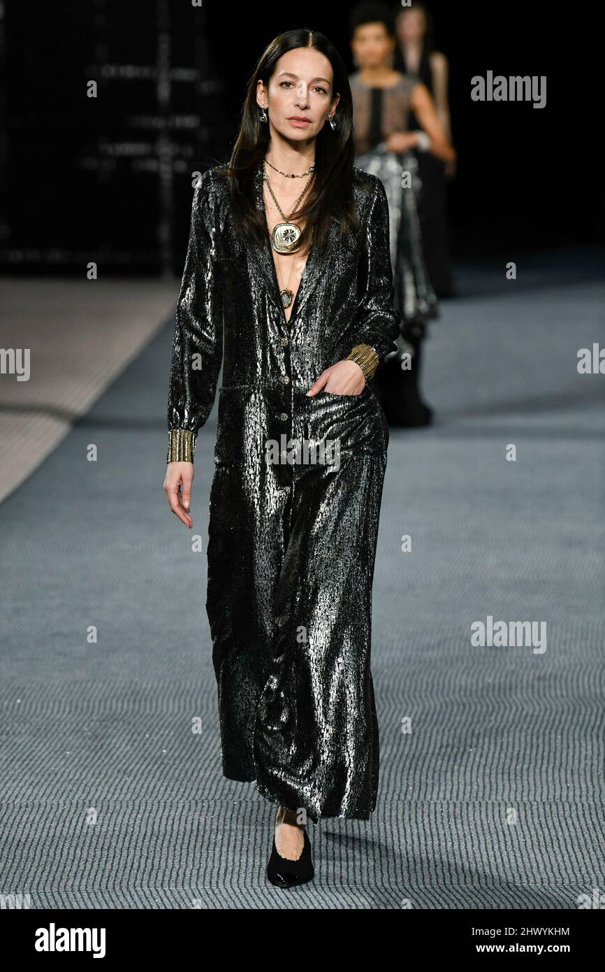 Parigi, Frankreich. 08th Mar 2022. CHANEL Autunno/Inverno 2022-23 Runway durante la Paris Fashion Week - Parigi, Francia. 08/03/2022 Credit: dpa/Alamy Live News Foto Stock