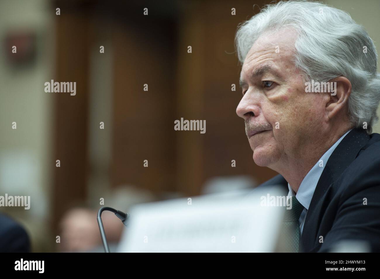 Washington, Stati Uniti. 08th Mar 2022. Il direttore della Central Intelligence Agency William Burns partecipa a un'audizione della House Intelligence Committee sulle "minacce globali" presso il Campidoglio degli Stati Uniti a Washington, DC martedì 8 marzo 2022. Foto di Bonnie Cash/UPI Credit: UPI/Alamy Live News Foto Stock