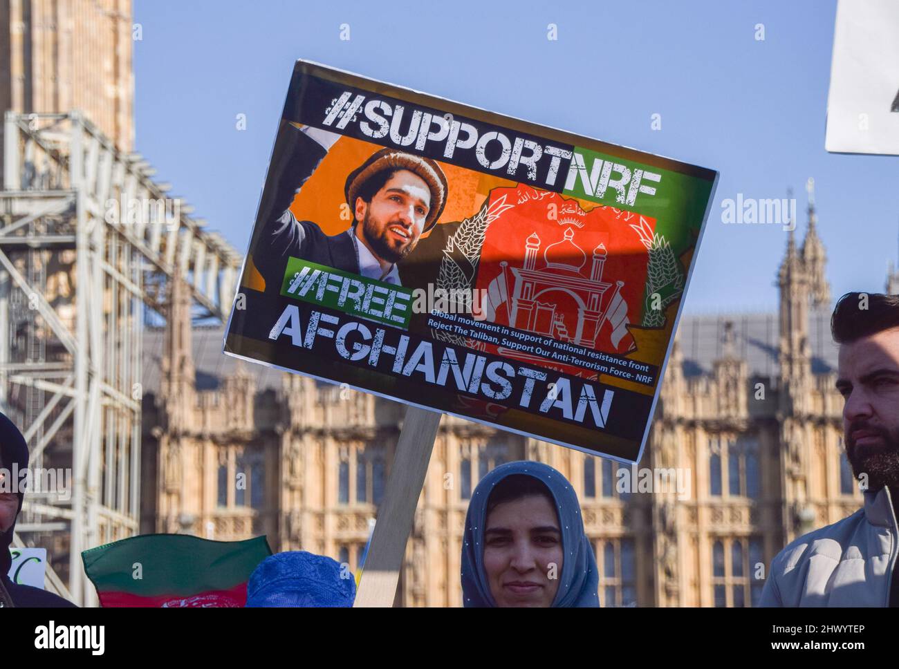 Londra, Regno Unito. 8th marzo 2022. I manifestanti si sono riuniti in Piazza del Parlamento per la Giornata internazionale della donna a sostegno delle donne in Afghanistan e per protestare contro i talebani. Credit: Vuk Valcic/Alamy Live News Foto Stock