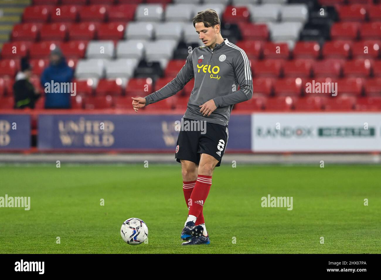 Sander Berge #8 di Sheffield United durante il riscaldamento pre-partita, il 3/8/2022. (Foto di Craig Thomas/News Images/Sipa USA) Credit: Sipa USA/Alamy Live News Foto Stock