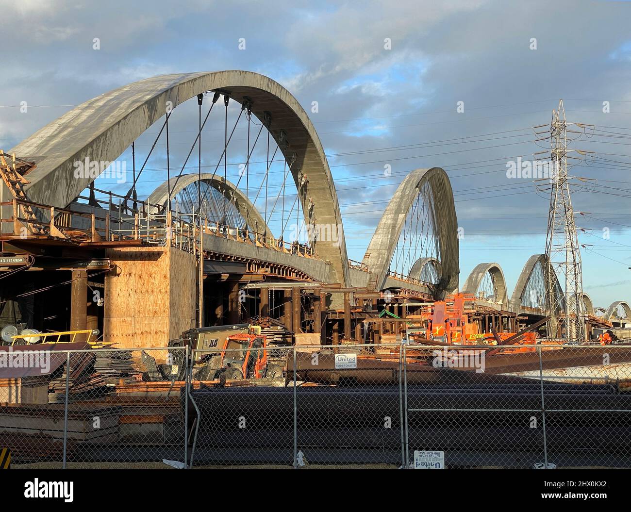 6th Street bridge in costruzione nel centro di Los Angeles, California Foto Stock