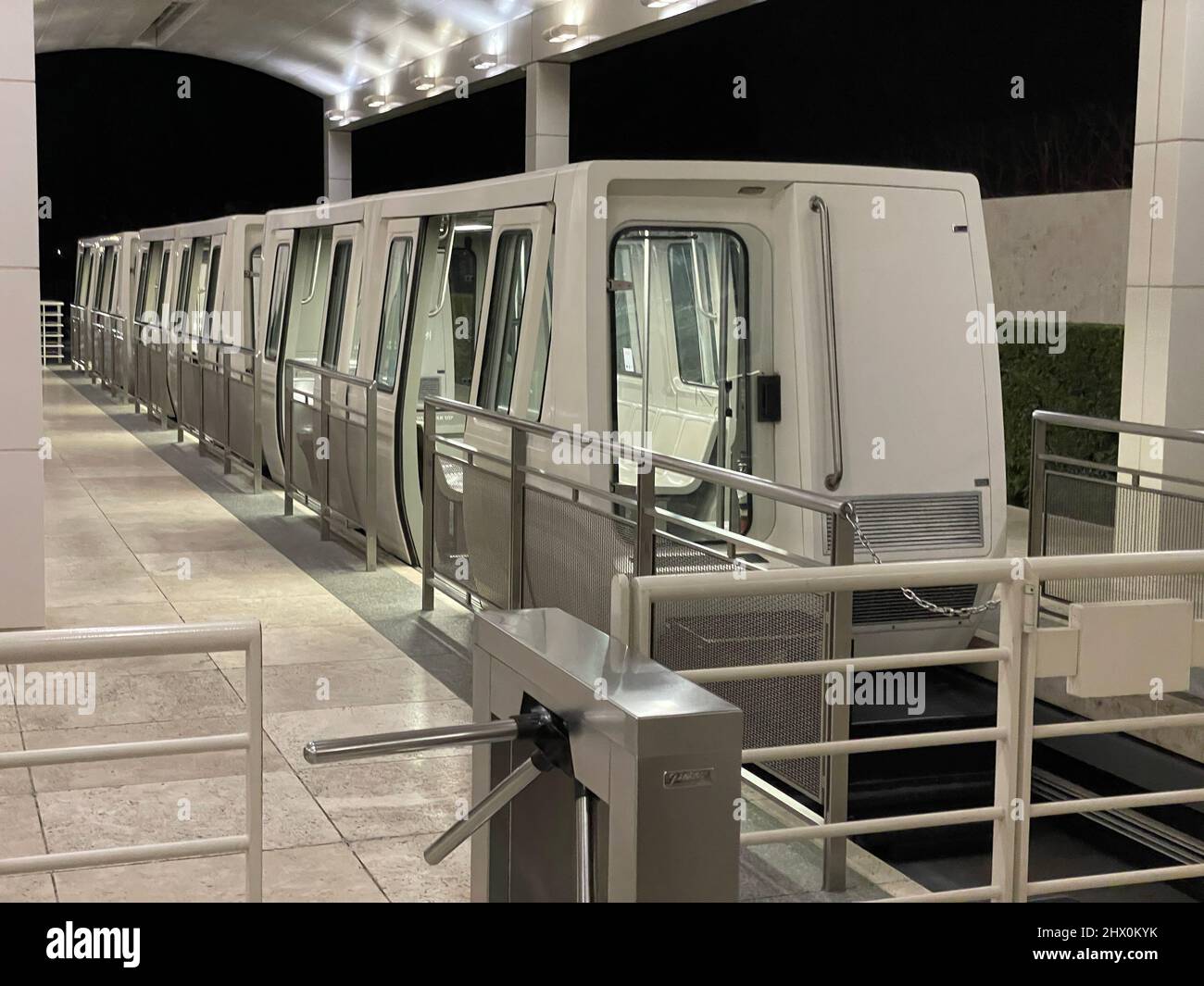 Tram alla stazione presso il Getty Center for the Arts di Los Angeles, California Foto Stock