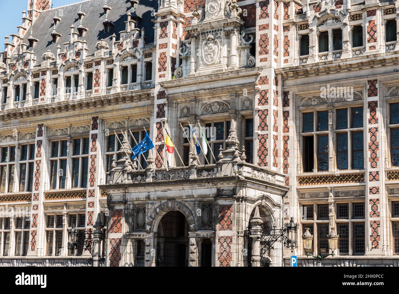 Schaerbeek, Bruxelles, Belgio - 06 29 2019 - la facciata del municipio in stile neorinascimentale Foto Stock