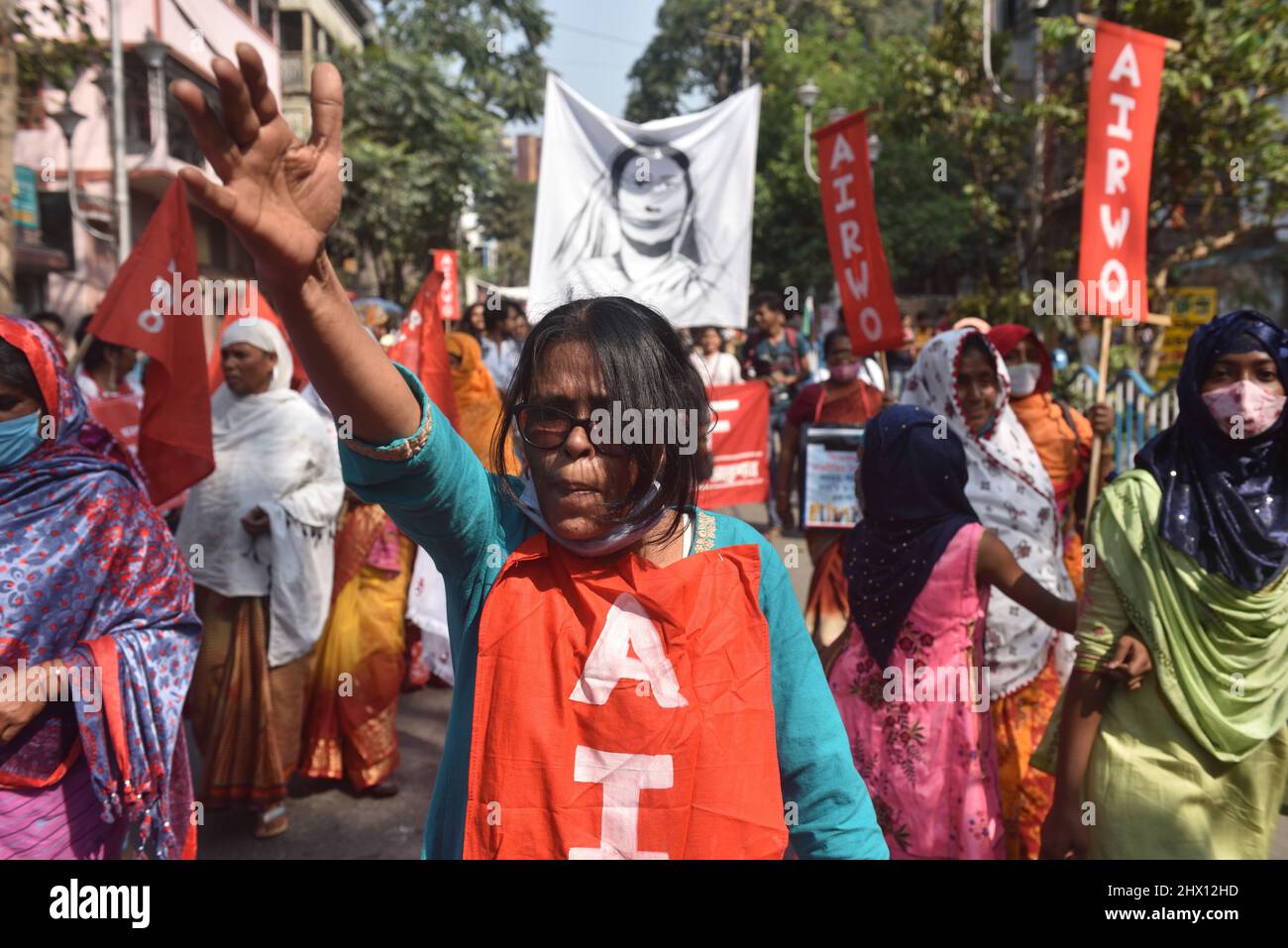 Kolkata, Bengala Occidentale, India. 8th Mar 2022. Varie Women Right Organisation hanno organizzato un raduno sulla Giornata Internazionale della Donna, come osservato il 8th marzo di ogni anno in tutto il mondo. Il tema di quest'anno è "l'uguaglianza di genere oggi per un domani sostenibile” e "l'invito a un'azione climatica per le donne, per le donne”. Rafforzare il sistema di sostegno ai disabili, ai trasporti, alle queer e alle donne per creare una società inclusiva. (Credit Image: © Sukhomoy Sen/Pacific Press via ZUMA Press Wire) Foto Stock