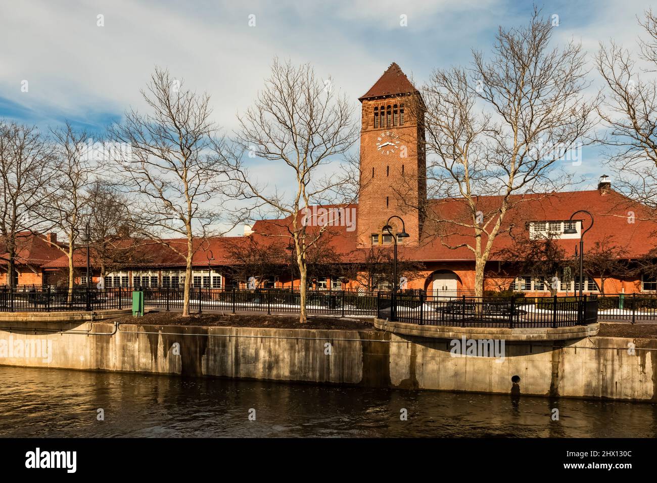 Old Michigan Central Railroad Depot, ora un ristorante, nel centro di Battle Creek, Michigan, USA [Nessun rilascio di proprietà; solo licenza editoriale] Foto Stock