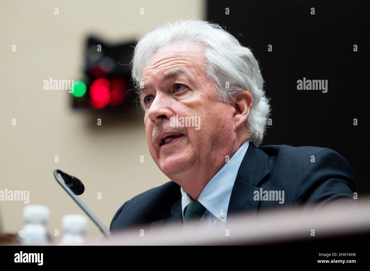 Washington, Stati Uniti. 08th Mar 2022. William Burns, direttore dell'Agenzia Centrale di intelligenza, parla ad un'audizione della Commissione permanente di selezione della Camera sull'intelligenza. Credit: SOPA Images Limited/Alamy Live News Foto Stock