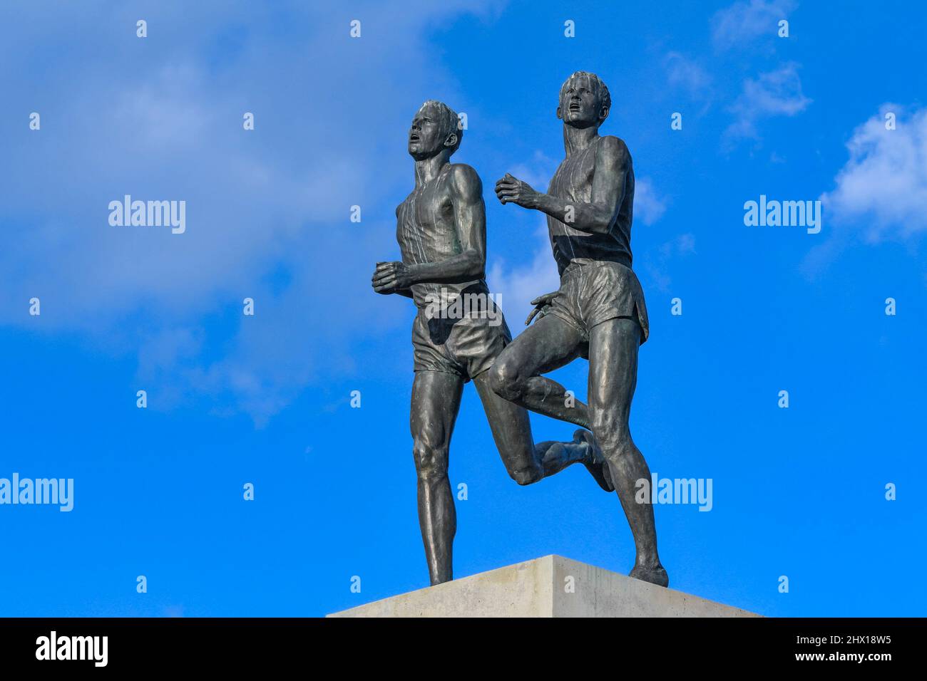 Miracle Mile statue , Empire Fields, Hastings Park, Vancouver, British Columbia, Canada. Commemorazione di un miglio di meno di quattro minuti da Roger Banister e Jo Foto Stock