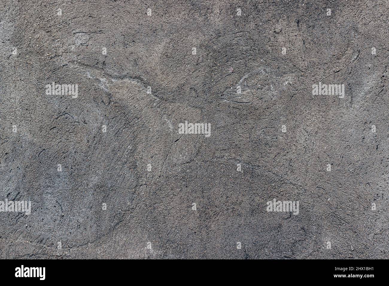 Texture di una superficie concreta a base di sabbia e cemento con una crepa. Sfondo astratto, texture senza giunture. Foto Stock