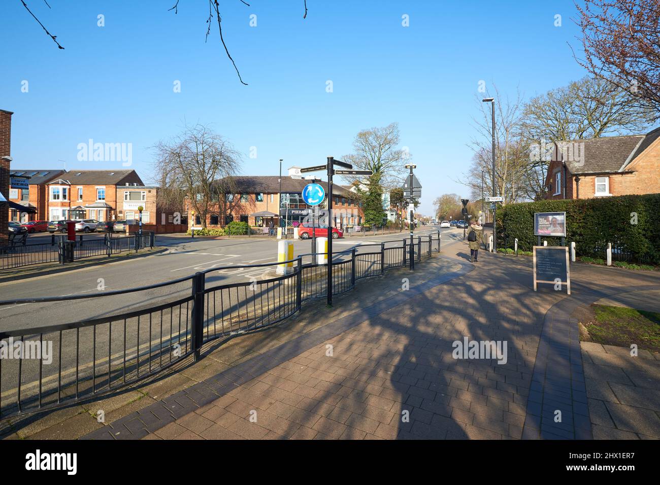 Scena stradale principale a West Bridgford vicino a Nottingham, Regno Unito Foto Stock