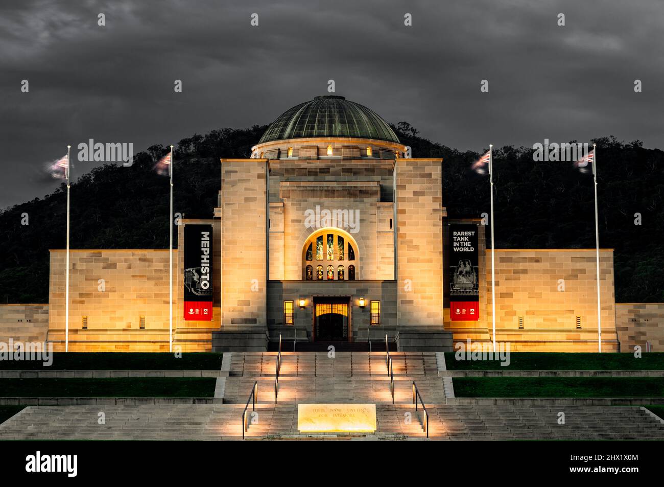 Illuminato Australian War Memorial a Canberra. Foto Stock