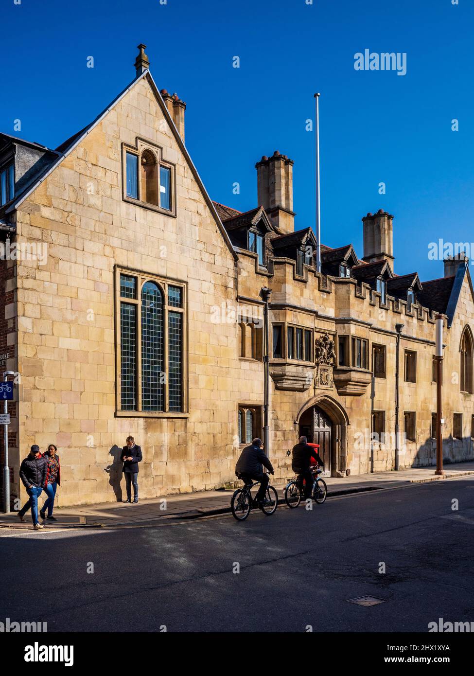 Pembroke College, ingresso principale dell'Università di Cambridge - esterno del Pembroke College Cambridge University, fondato nel 1347, nel centro di Cambridge nel Regno Unito Foto Stock