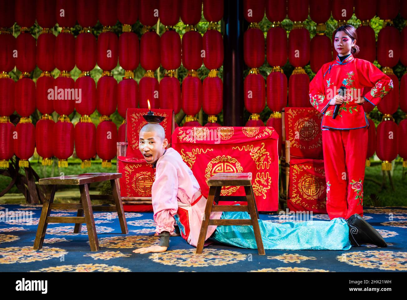 Sichuan suonatori d'opera in un teatreer cinese Foto Stock